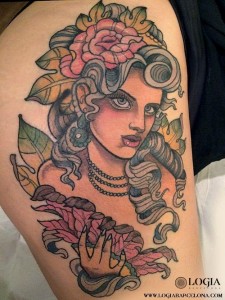 tatuaje-muslo-mujer-logia-barcelona-liddell